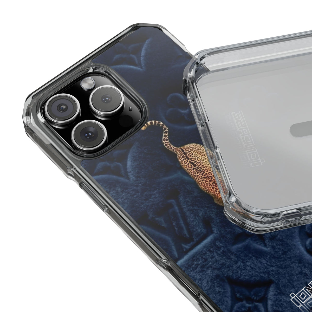 Coque Velours monogrammé bleu avec accent léopard
